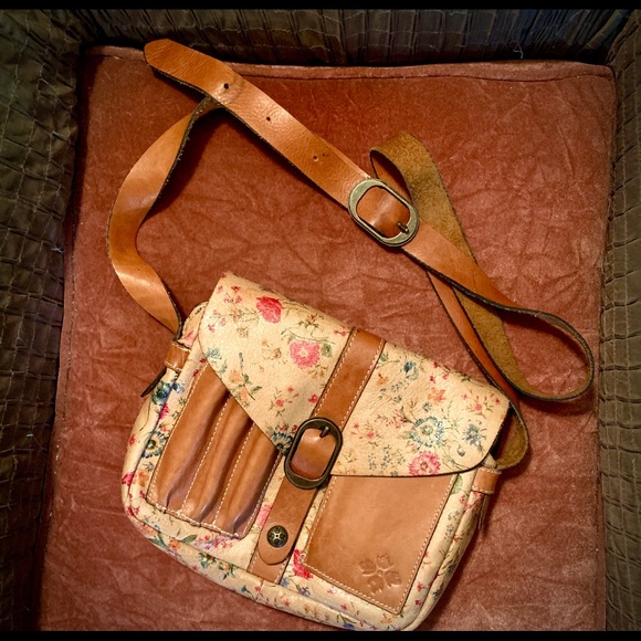 Patricia Nash Handbags - Patricia Nash floral crossbody bag